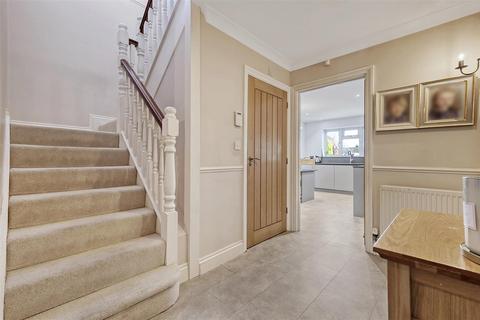 4 bedroom detached house for sale, Gainsborough Close, Billericay