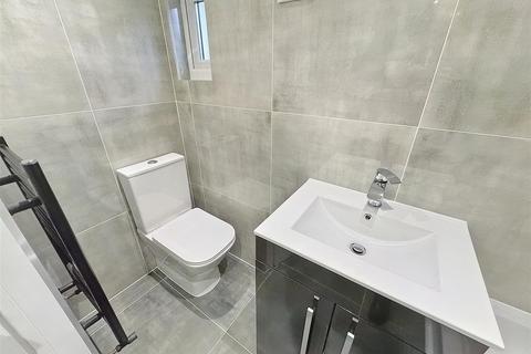85 Selby Road, London, E11 3LS