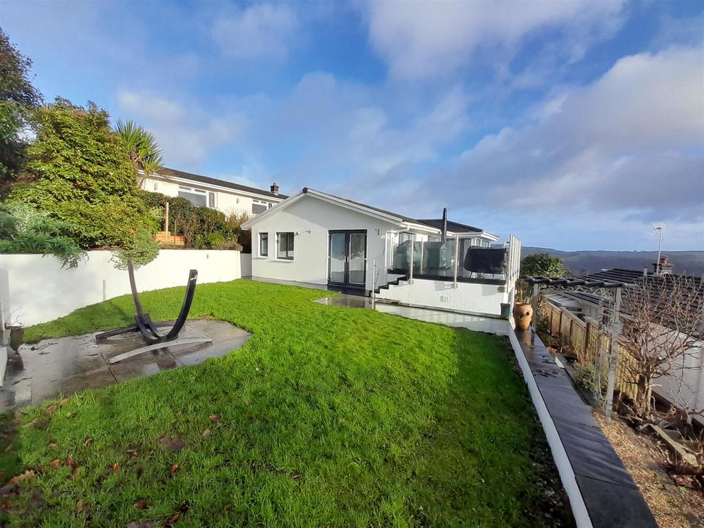 Churchfields, Dartmouth 4 bed detached house £1,950 pcm (£450 pw)