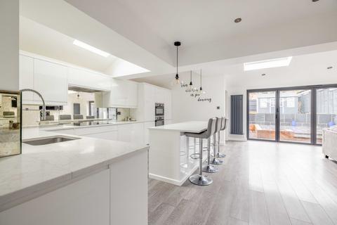 35 Bunby Road, Stoke Poges, Slough, SL2 4BS
