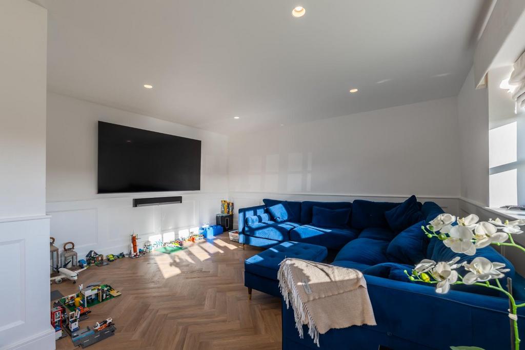 LIVING ROOM-3.jpg