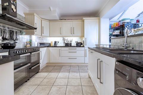 4 bedroom semi-detached house for sale, Coles Green, Loughton