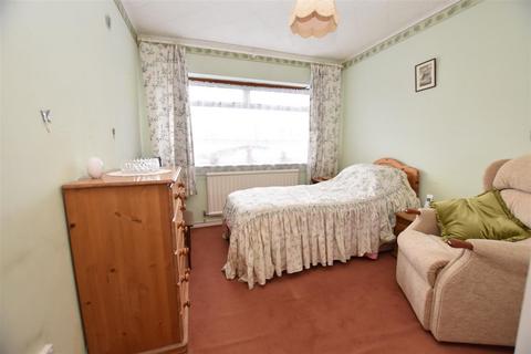 2 bedroom bungalow for sale - Stephenson Road, North Fambridge