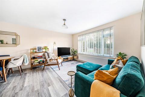 1, Midhurst Court Hook Road, Surbiton, KT6 5AD