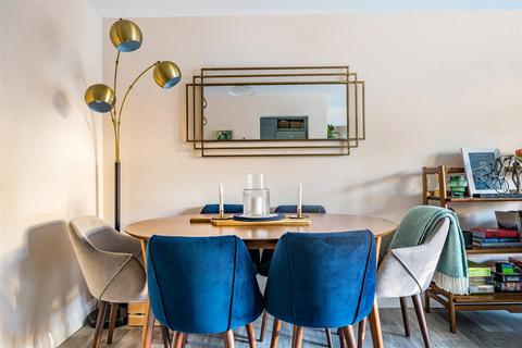 1, Midhurst Court Hook Road, Surbiton, KT6 5AD