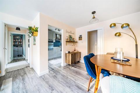 1, Midhurst Court Hook Road, Surbiton, KT6 5AD