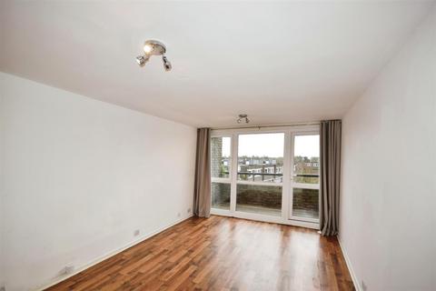 2 bedroom apartment for sale, Justin Close, Brentford