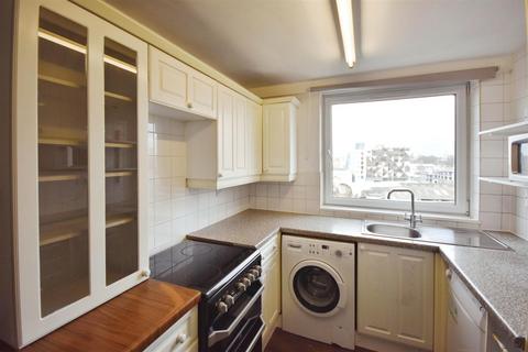 2 bedroom apartment for sale, Justin Close, Brentford