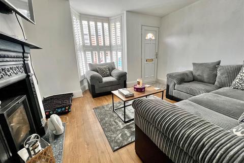 3 Coronation Road, Burnham-on-crouch, CM0 8HW