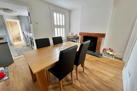 3 Coronation Road, Burnham-on-crouch, CM0 8HW