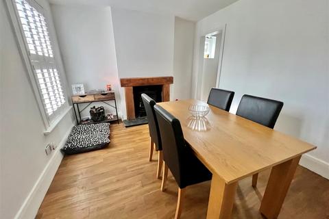3 Coronation Road, Burnham-on-crouch, CM0 8HW