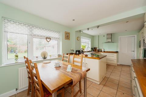 5 bedroom detached house for sale - High Beeches, Banstead