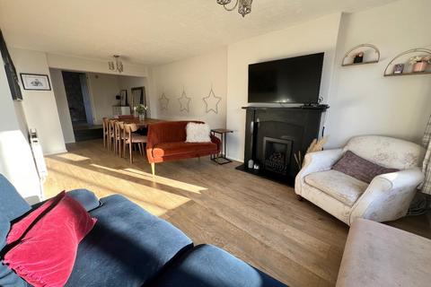 7 Balfour Drive, Rothwell, Kettering, NN14 6DP
