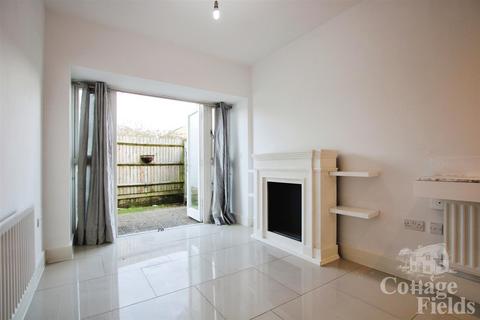 2 bedroom apartment for sale, Regent Court, Enfield, EN3 - Stunning Ground Floor Flat