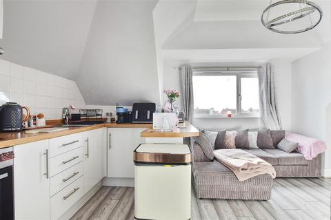 1 bedroom flat for sale, Collington Avenue, Bexhill-On-Sea