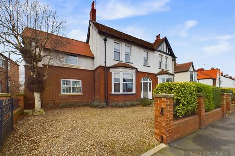5 bedroom detached house for sale - St. Johns Road, Driffield