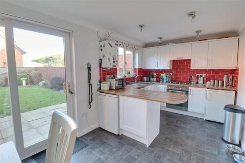20 Berkeley Close, Hucclecote, Gloucester, GL3 3TG