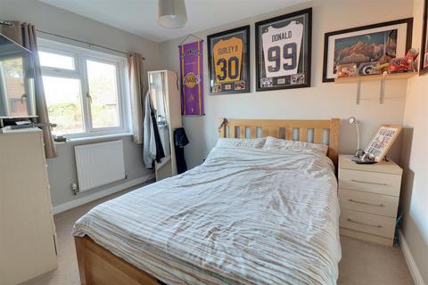 20 Berkeley Close, Hucclecote, Gloucester, GL3 3TG