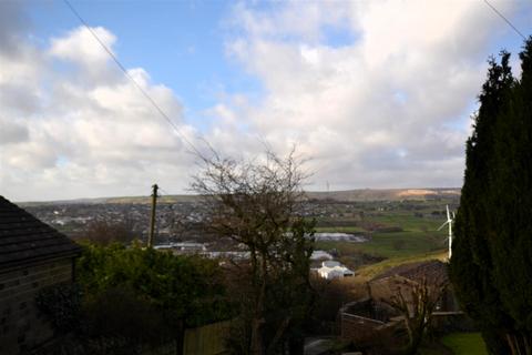 15 Ambler Thorn, Queensbury, Bradford, BD13 2NP