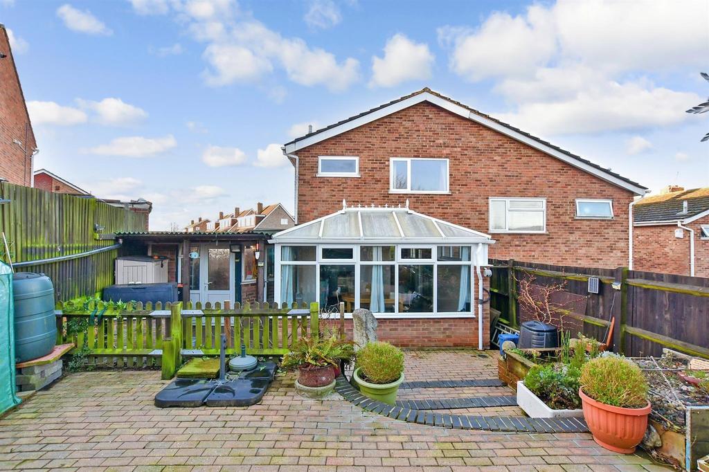 Forest Hill, Maidstone, Kent 4 bed semidetached house for sale £350,000