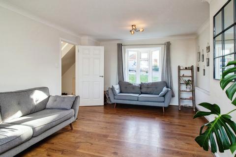10 Hever Close, Hockley, SS5 4XB