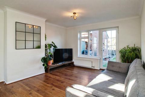 10 Hever Close, Hockley, SS5 4XB