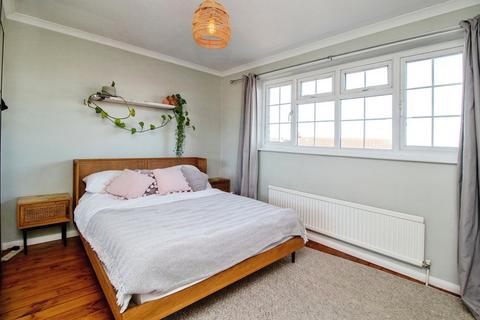 10 Hever Close, Hockley, SS5 4XB