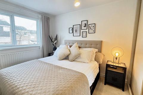 15 Calder Walk, Sunniside, Newcastle Upon Tyne, NE16 5XS