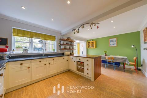 24 Tithe Barn Close, St Albans, AL1 2QD