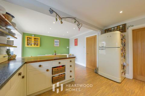 24 Tithe Barn Close, St Albans, AL1 2QD