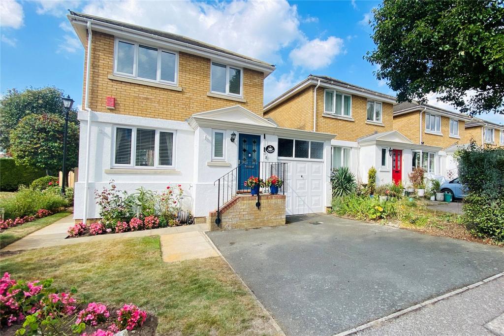 StainesuponThames, Surrey TW18 3 bed link detached house for sale £