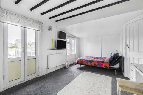 4 bedroom detached house for sale - Chertsey, Surrey KT16