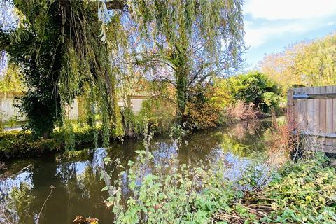 54 Hythe End Road, Wraysbury, Staines-upon-thames, TW19 5AP