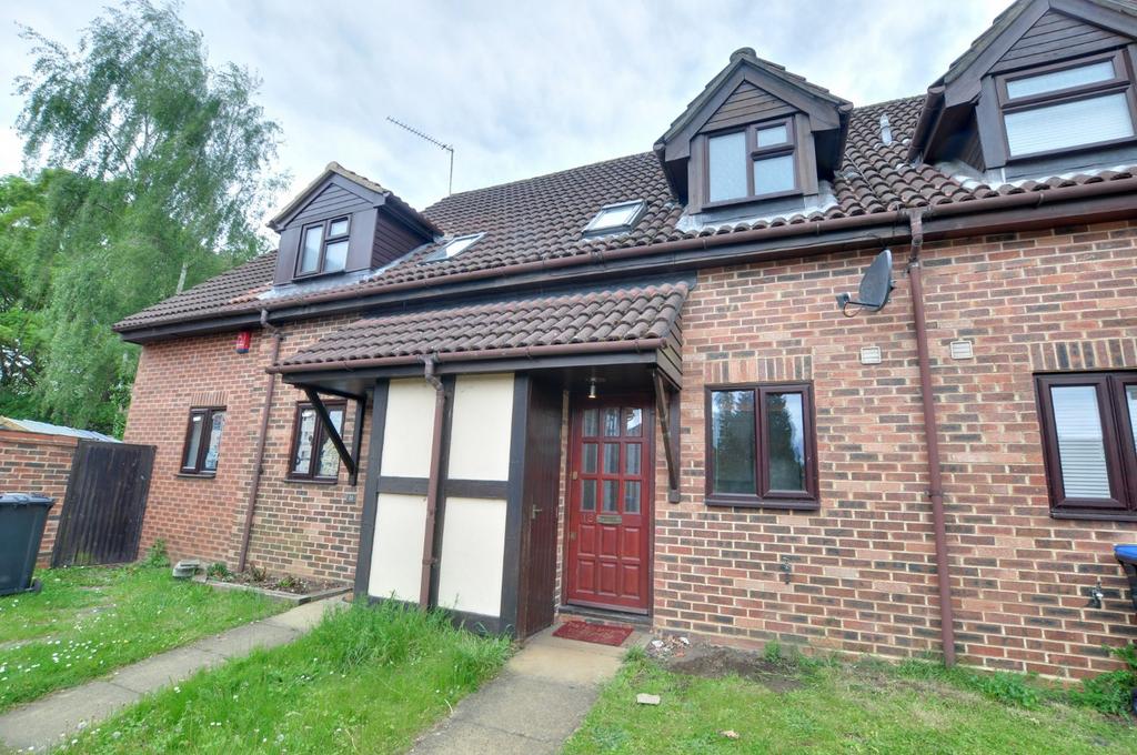 Egham, Surrey TW20 2 bed terraced house to rent £1,400 pcm (£323 pw)