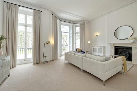 2 bedroom flat to rent - St George’s Square