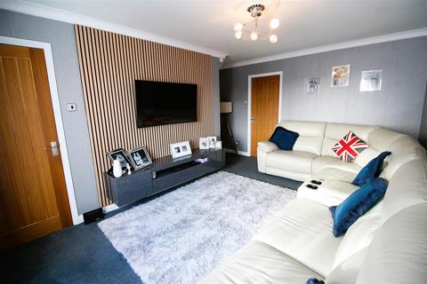 3 bedroom semi-detached house for sale - Burberry Close, Bradford BD4
