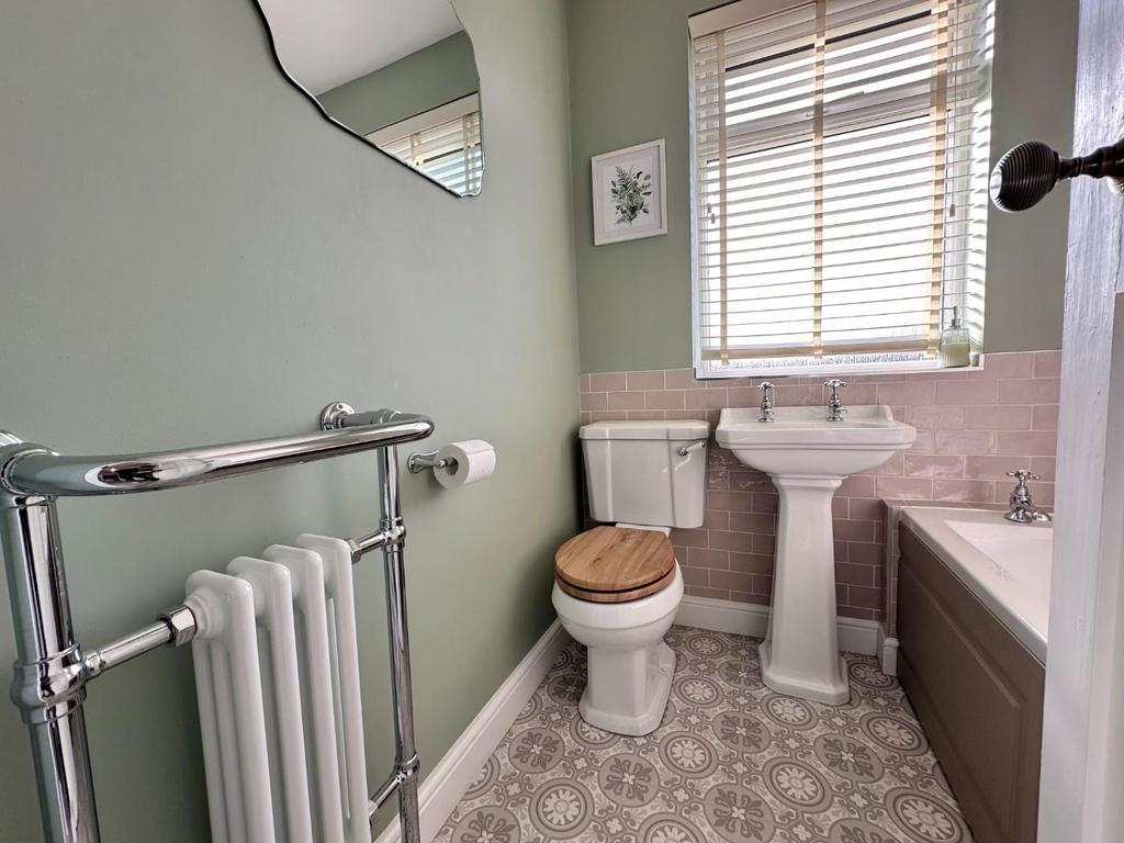 Bathroom1.jpg