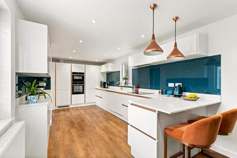 34 Campbell Road, Hawkinge, Folkestone, CT18 7TL