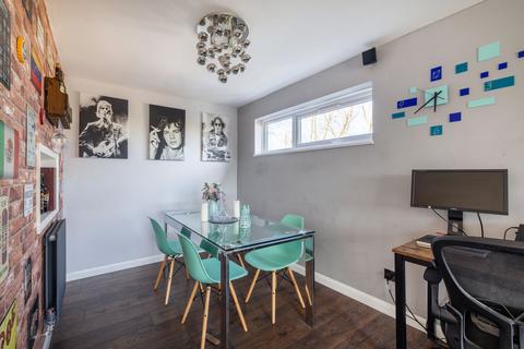 2 bedroom apartment for sale, Twickenham Close, Clayton Court, CR0