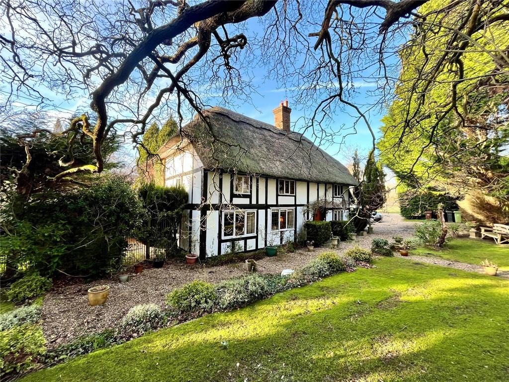 Hastings Road, Northiam, Rye, East Sussex, TN31 4 bed equestrian