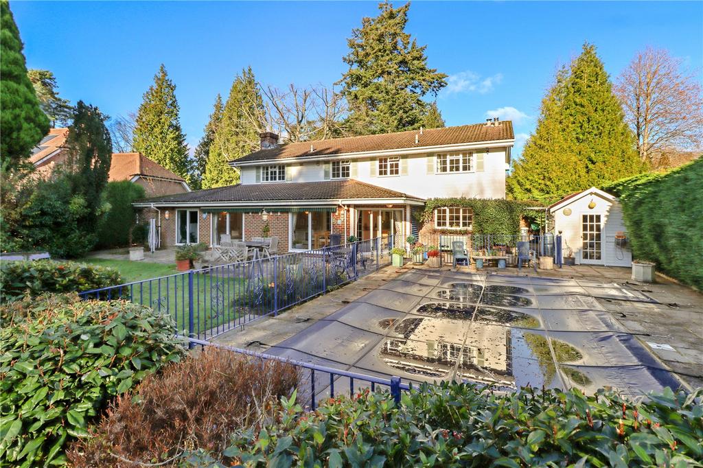 Middle Drive, Maresfield Park, Maresfield, Uckfield, TN22 5 bed