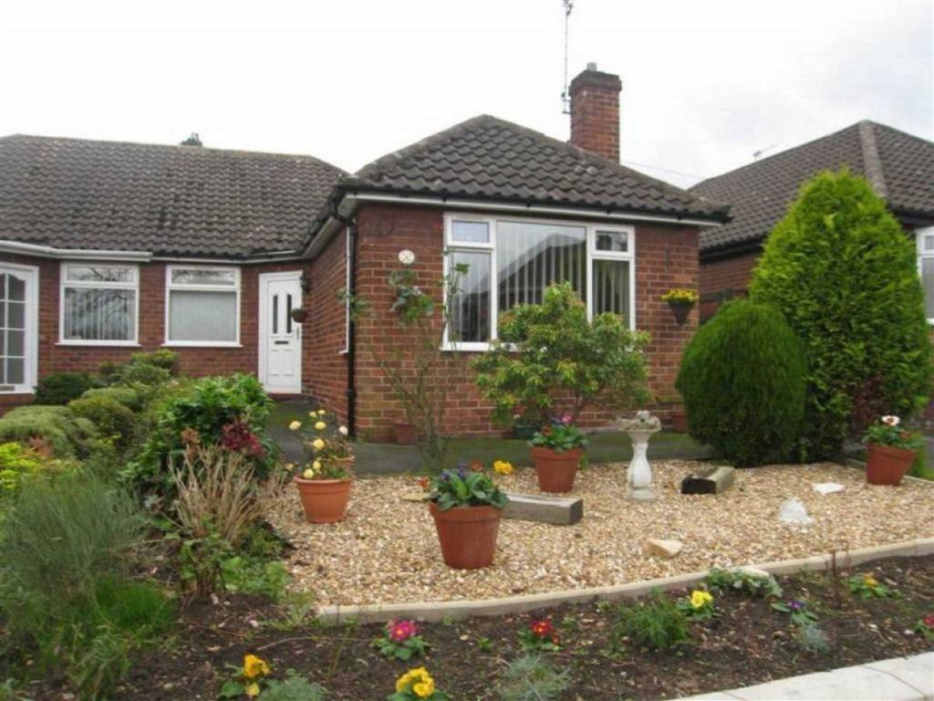 Saughall Road, Blacon 3 bed semidetached bungalow £145,000