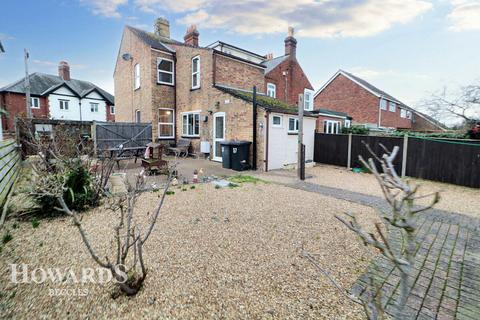 3 bedroom end of terrace house for sale, Grove Road, Beccles