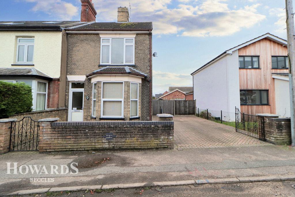 Grove Road, Beccles 3 bed end of terrace house for sale £230,000