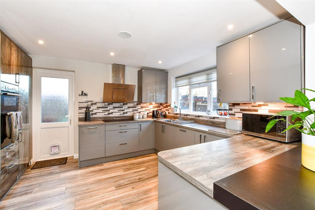 Kitchen/ Dining Area