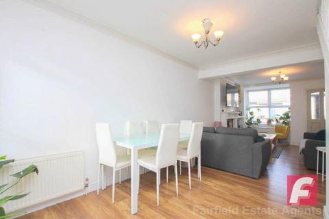 2 bedroom end of terrace house for sale, Victoria Road, Watford