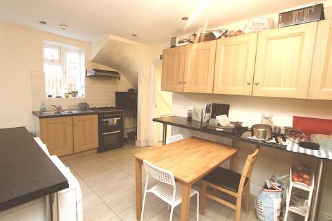 1 bedroom in a house share to rent, MORDEN, SM4