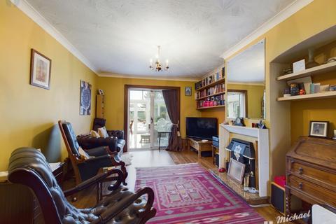 4 bedroom semi-detached house for sale, Nightingale Road, Aylesbury