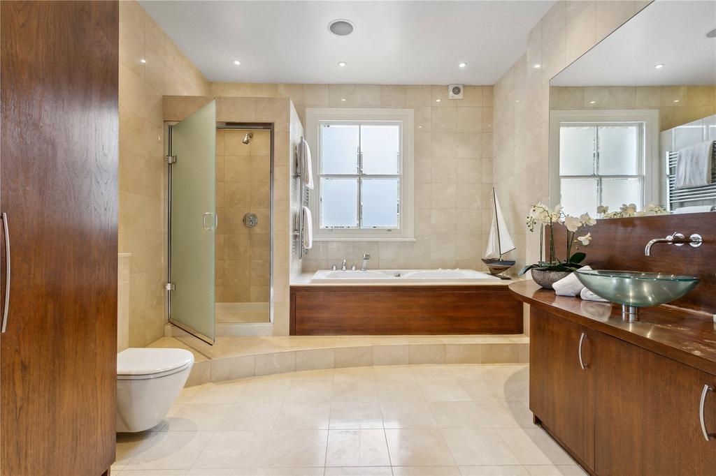 Principal Bathroom