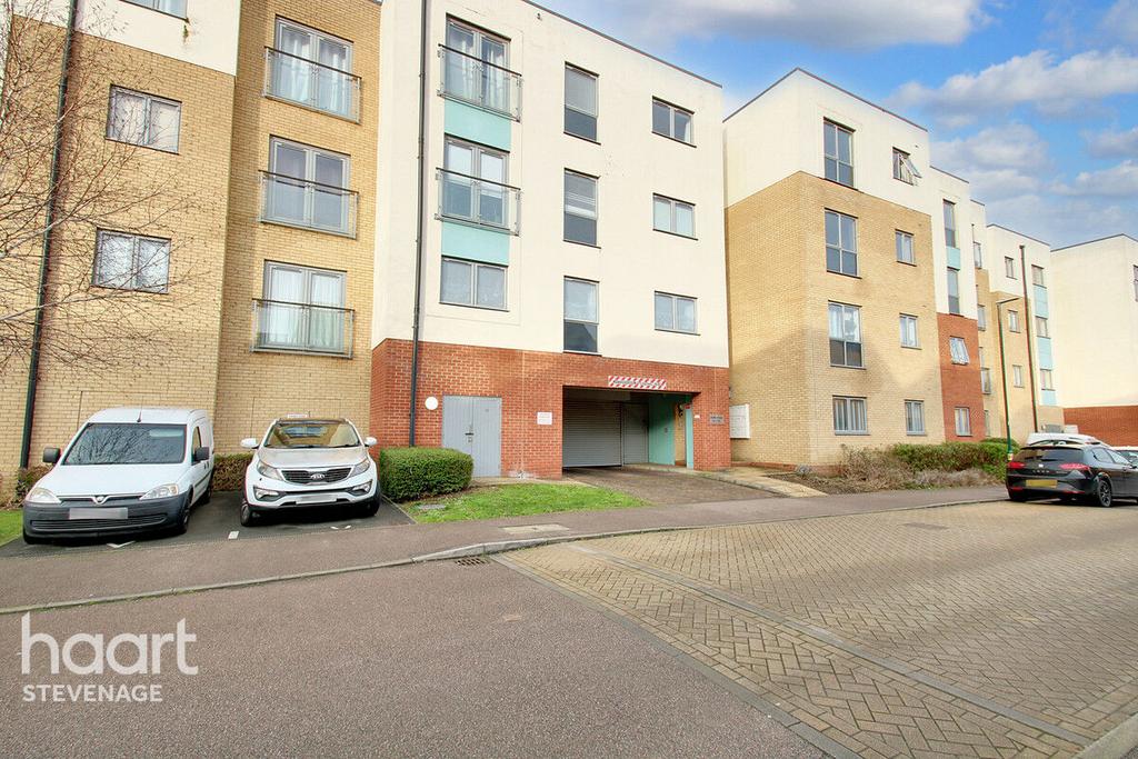 Admiral Drive, Stevenage 2 bed apartment for sale £220,000